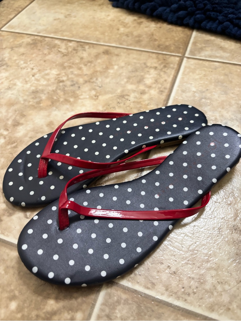 LC Lauren Conrad Red Patent Flip Flop Sandals